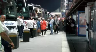 Bayrampaşa'da 15 Temmuz Demokrasi Otogarı'nda Bayram Yoğunluğu