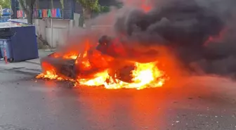 Avcılar'da Otomobil Yangını: Sürücü Aracını Park Etti