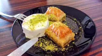 Bayramda Baklava ve Dondurma Satışları Arttı