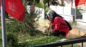 Adıyaman'da Depremzedeler Mezarlıkları Ziyaret Etti