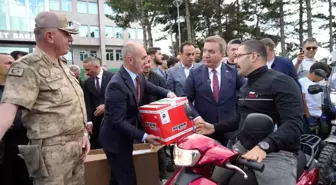 Erzincan'da Motosiklet Kullanıcılarına Ücretsiz Kask Dağıtıldı