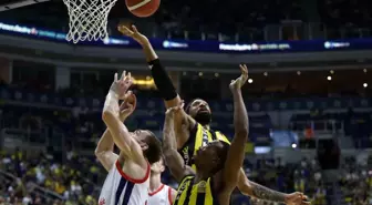 Fenerbahçe Beko, Bahçeşehir Koleji'ni Mağlup Ederek Yarı Finalde Öne Geçti