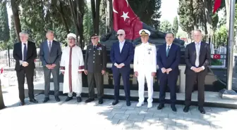İstanbul Valisi Davut Gül, Edirnekapı Şehitliği'ni Ziyaret Etti