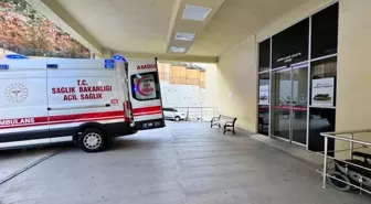 Antalya'da Tartışma Sonrası Kendini Bıçaklayan Adam Hastaneye Kaldırıldı