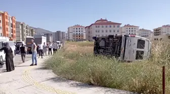 Malatya'da Minibüs Devrildi: 4 Yaralı