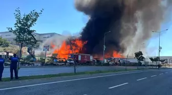 Kocaeli Çayırova'da Palet Fabrikasında Yangın