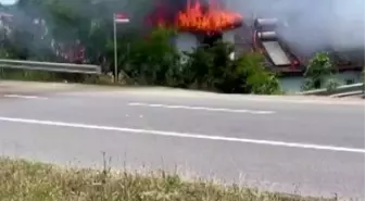 Sakarya'da Yangın: Evin Alevlere Teslim Olması