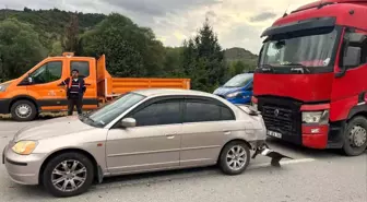 Bilecik'te Tır ile Otomobil Çarpıştı: 3 Yaralı