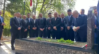 Devlet Bahçeli, Kurban Bayramı'nda Türkeş'in Mezarı'nı Ziyaret Etti