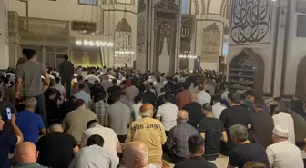 Bursa'da Bayram Namazı Ulu Camii Avlusunda Kılındı