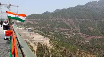 Hindistan Başbakanı Modi, Keşmir'de Dünyanın En Yüksek Demir Yolu Köprüsünü Açtı