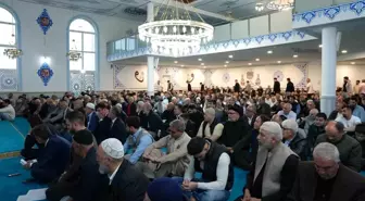 Köln'de Müslümanlar Kurban Bayramı Namazını Kıldı