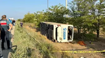 Konya'da Yolcu Otobüsü Şarampole Devirildi: 1 Ölü, 23 Yaralı