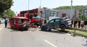 Samsun'da Otomobil ve Minibüs Çarpıştı: 6 Yaralı