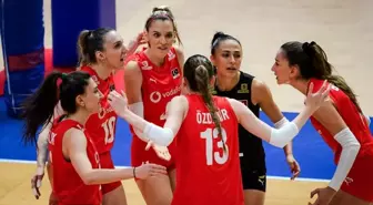 A Milli Kadın Voleybol Takımı, Polonya'yı 3-2 Yenerek 3'te 3 Yaptı