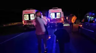 Bitlis'te Ticari Kamyonet Traktöre Çarptı: 7 Ağır Yaralı