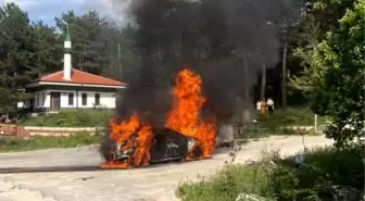 Eskişehir'de Otomobil Yangını: Vatandaşlar Müdahale Etti