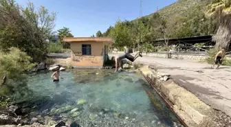 Hatay'da Sıcak Havalardan Kaçış: Doğal Kaynak Suyunda Serinleme Keyfi