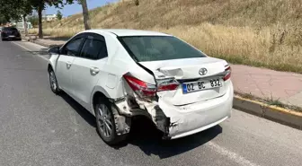 Adıyaman'da Hafif Ticari Araç ile Otomobil Çarpıştı