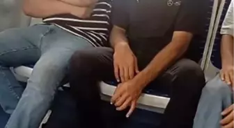 İZBAN'da Sigara İçen Yolcu Tepki Topladı