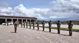 Kara Kuvvetleri Komutanı Bayraktaroğlu, Iğdır'da Mehmetçikle Buluştu