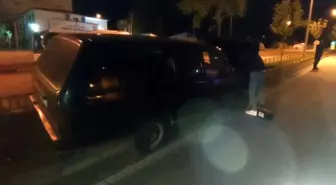 Erzurum'da Direksiyon Hakimiyeti Kaybeden Araç Refüje Çıktı