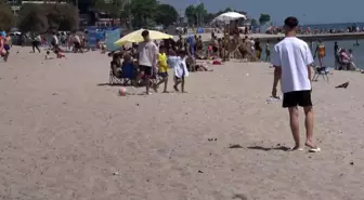 Bayramda Sıcaktan Bunalanlar Menekşe Sahiline Akın Etti