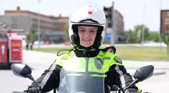 Motosikletli Polis Safiye Işık, Hem Mesleğini Hem Tutkusunu Yaşıyor