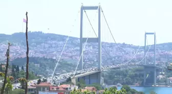 15 Temmuz Şehitler Köprüsü'nde intihar girişiminde bulunan kişi polis tarafından ikna edildi