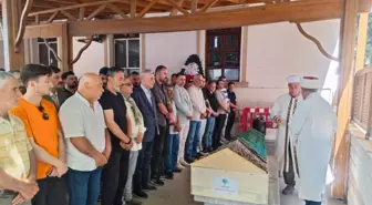 Ticaret Bakanı Ömer Bolat, Eşinin Teyzesinin Cenazesine Katıldı