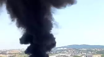 Kocaeli'de Çöp Ayrıştırma Tesisinde Yangın Kontrol Altına Alındı