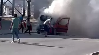 Ereğli'de Seyir Halindeki Hafif Ticari Araç Yandı