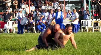Babaeski'de Yağlı Pehlivan Güreşlerinde Orhan Okulu Başpehlivan Oldu
