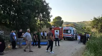 Park Halindeki Traktör Römorku Devrildi, 7 Yaşındaki Çocuk Yaralandı