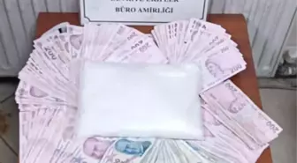 İzmir'de Uyuşturucu Operasyonu: 900 Gram Metamfetamin Ele Geçirildi