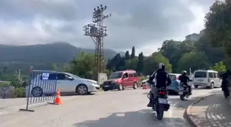 Amasra'da Bayram Yoğunluğu: Uzun Araç Kuyrukları Oluştu