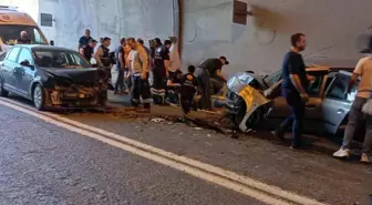 Artvin'de Kafa Kafaya Trafik Kazası: 5 Yaralı