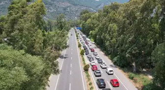 Bayram tatilinin geri dönüş trafiği başladı! 7 kilometrelik kuyruk