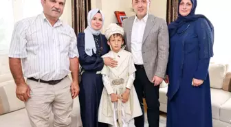 Bilecik Valisi, Sünnet Düğününde Küçük Kaan'ı Ziyaret Etti