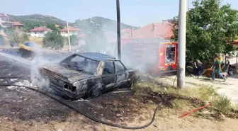 Burdur'da Park Halindeki Otomobil Yangında Kül Oldu