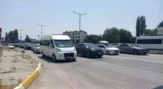 Afyonkarahisar'da Tatilcilerin Dönüşü Trafiği Kilitledi