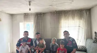 Gördes Jandarmasından şehit yakınlarına bayram ziyareti