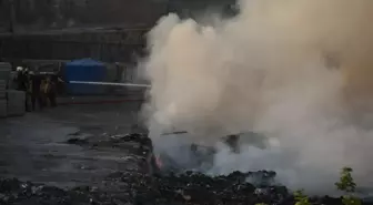 Karşıyaka'da Çöplükte Yangın Kontrol Altına Alındı