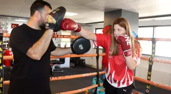 Zeliha Nur Kamaç: Muaythai'de Dünya Şampiyonu Olma Yolunda