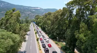Tatilcilerin Dönüş Yolculuğunda Marmaris'te Uzun Araç Kuyrukları