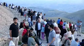 Nemrut Dağı Kurban Bayramı'nda Binlerce Turisti Ağırladı