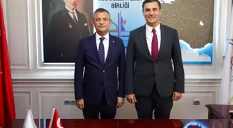 Özgür Özel'den hayatını kaybeden Ferdi Zeyrek'in ardından ilk mesaj: Bir dostu, aklımın ve kalbimin yarısını kaybettim