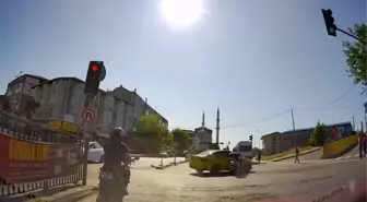Şişli'de Motosiklet ve Taksi Çarpıştı: 1 Yaralı