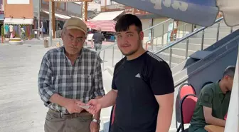 Kayseri'de Bulduğu Parayı Polise Teslim Eden Suriyeli Genç Takdir Topladı
