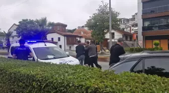 Maden Mühendisi, Tanımadığı Kadına Gül Vermek İstedi, Bıçak Gösterdi